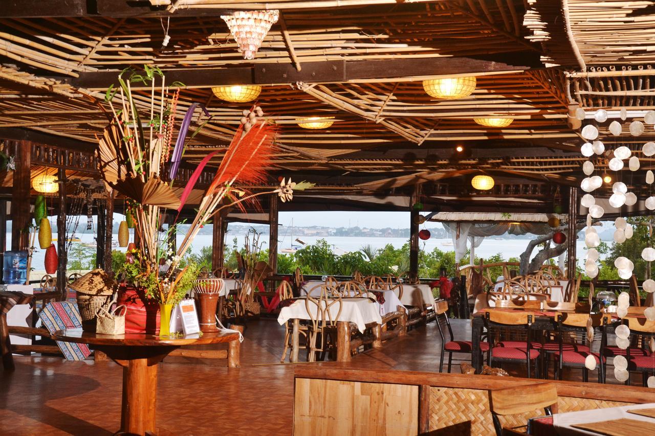 Marina De Bay Hotel Restaurant And Spa Puerto Princesa Exterior photo
